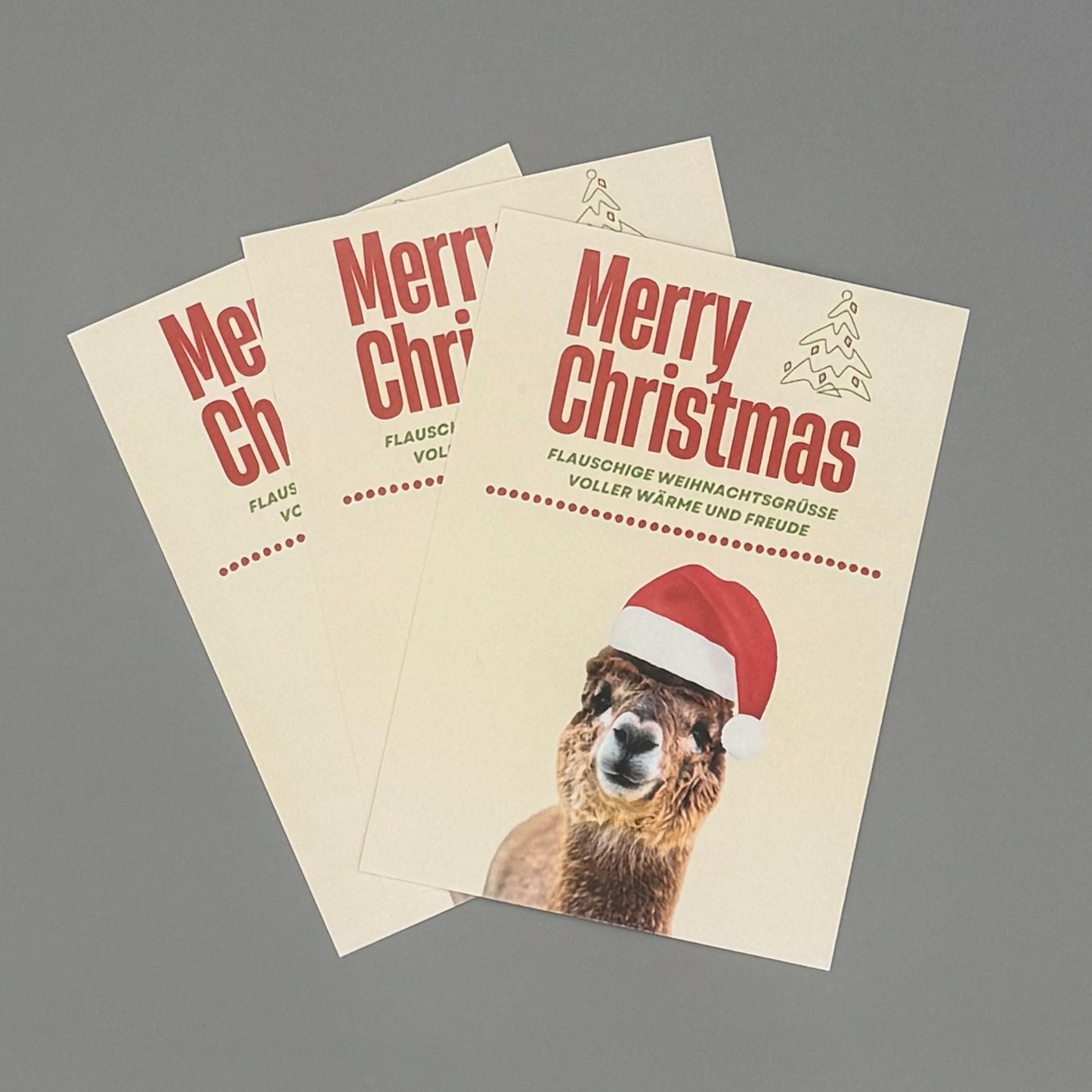 Weihnachtskarte mit süßem Alpaka-Motiv – Merry Christmas Postkarte mit Alpaka Greta
