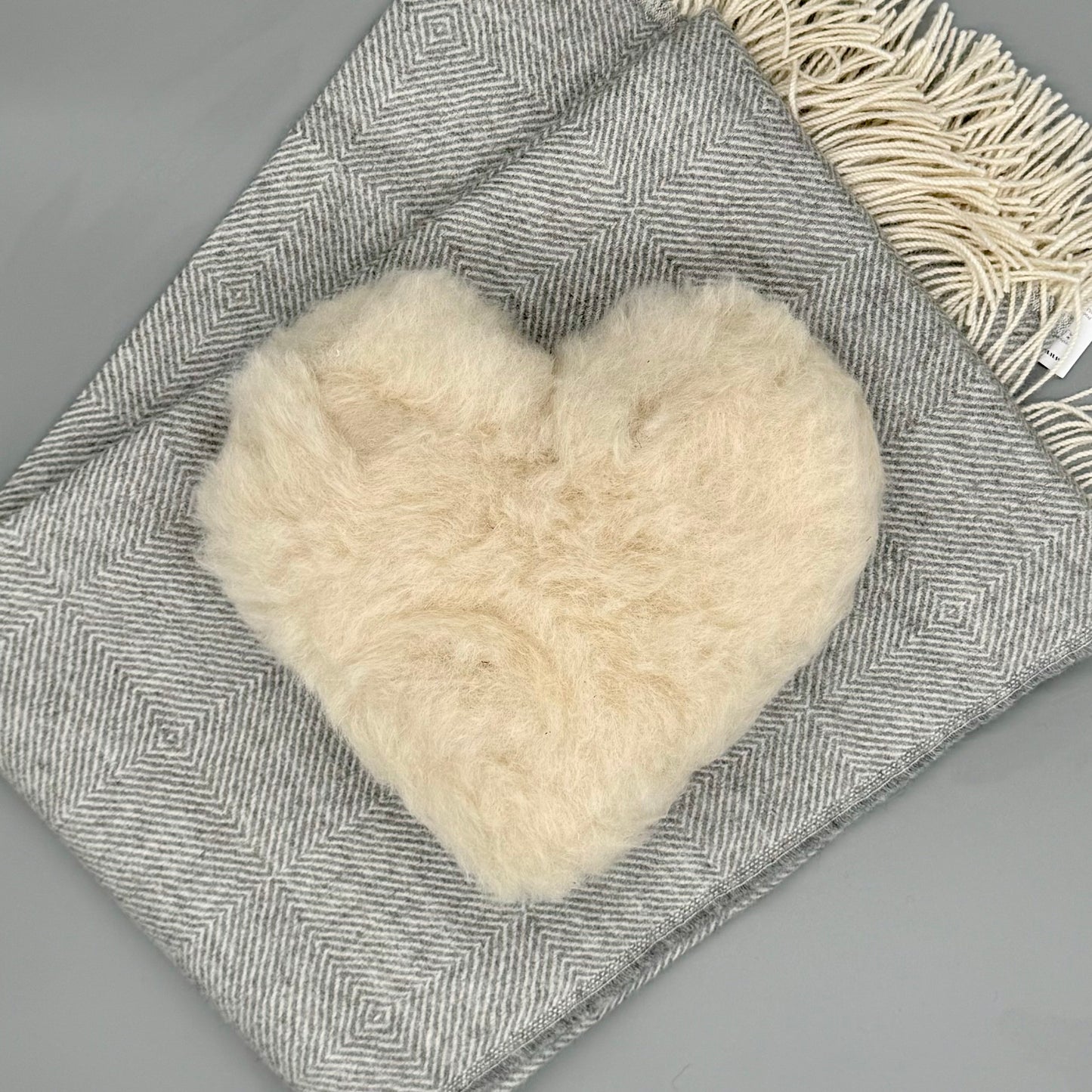 Alpaka Kissen in Herzform – Flauschig & Kuschelig dank Alpaka Wolle und Alpakaflor