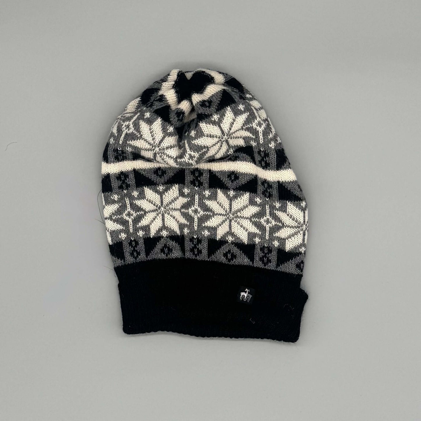 Schwarze Alpaka Mütze aus 100 % Alpakawolle – handgestrickt & warm für Damen und Herren