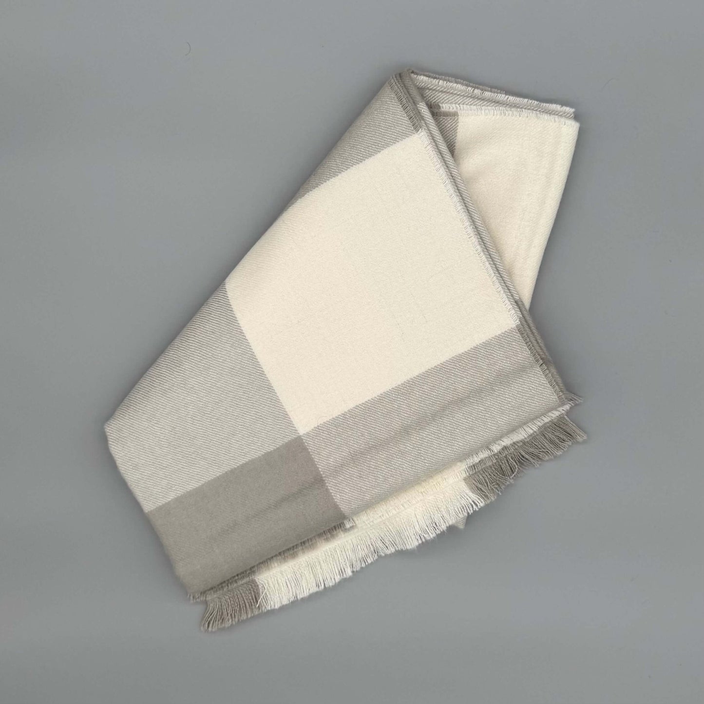 Feine Alpakawolle Kuscheldecke – Perfekt für Sofa & Bett