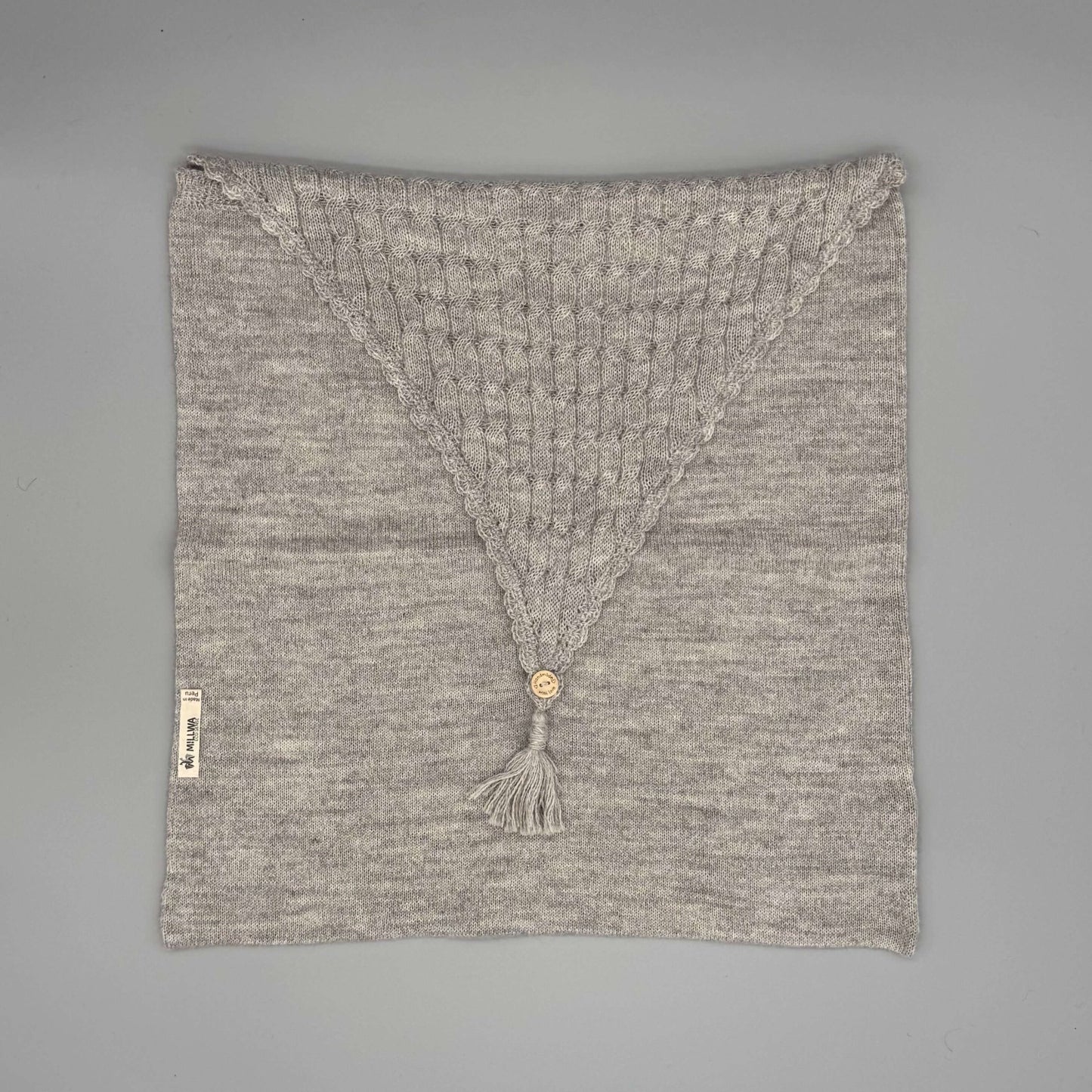 Alpaka-Strickkissenbezug 40 × 40 cm aus Baby-Alpakawolle – kuschelig, dekorativ mit Knopf