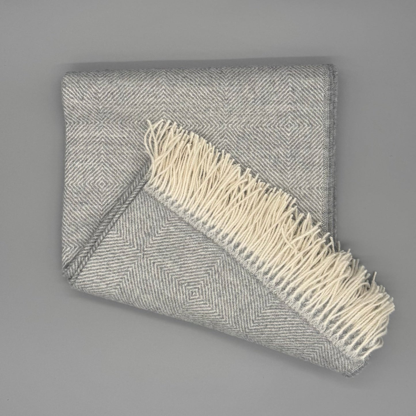 Hochwertige Alpaka Couchdecke aus Babyalpakawolle 135x185 cm – kuschelig weich, allergikerfreundlich & modern
