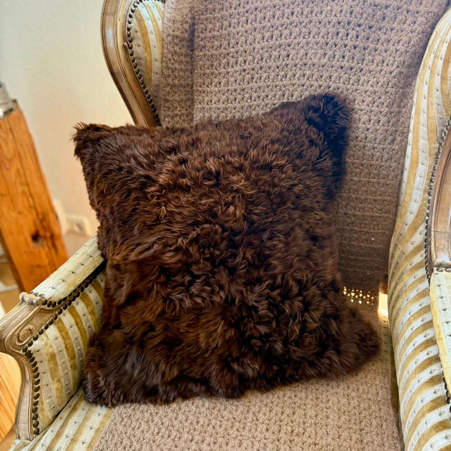 Fluffy cushion cover made of alpaca wool | 100% natural alpaca fur & 40x40cm | Available in brown or black