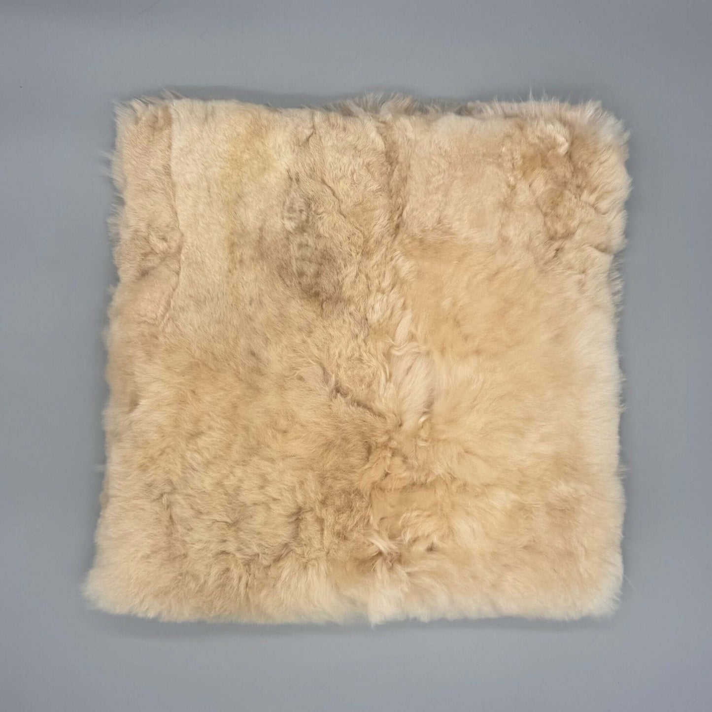 Detail Alpaka-Kissenbezug mit Reißverschluss – Naturfell in Premiumqualität
