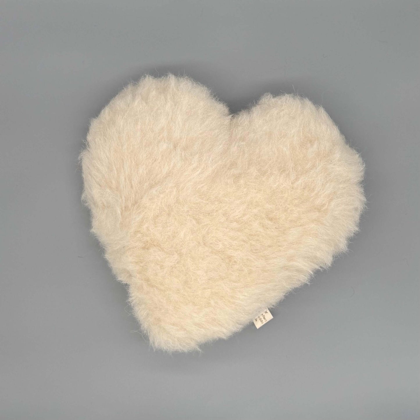 Alpaka Kuschelkissen Herzform in Wollweiß