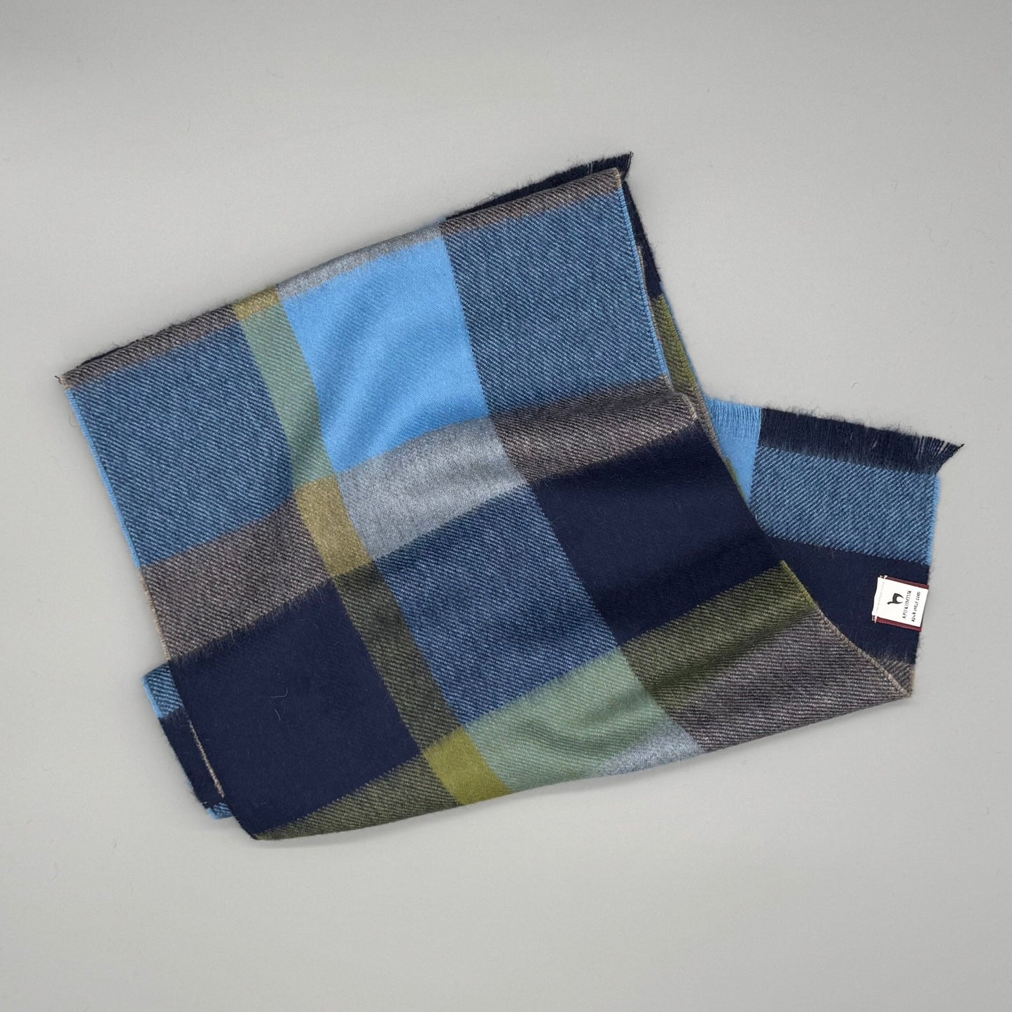 Alpaka Webschal aus 100% Baby Alpakawolle in mehrfarbigem Karomuster, 30 × 180 cm, stilvoll und warm.