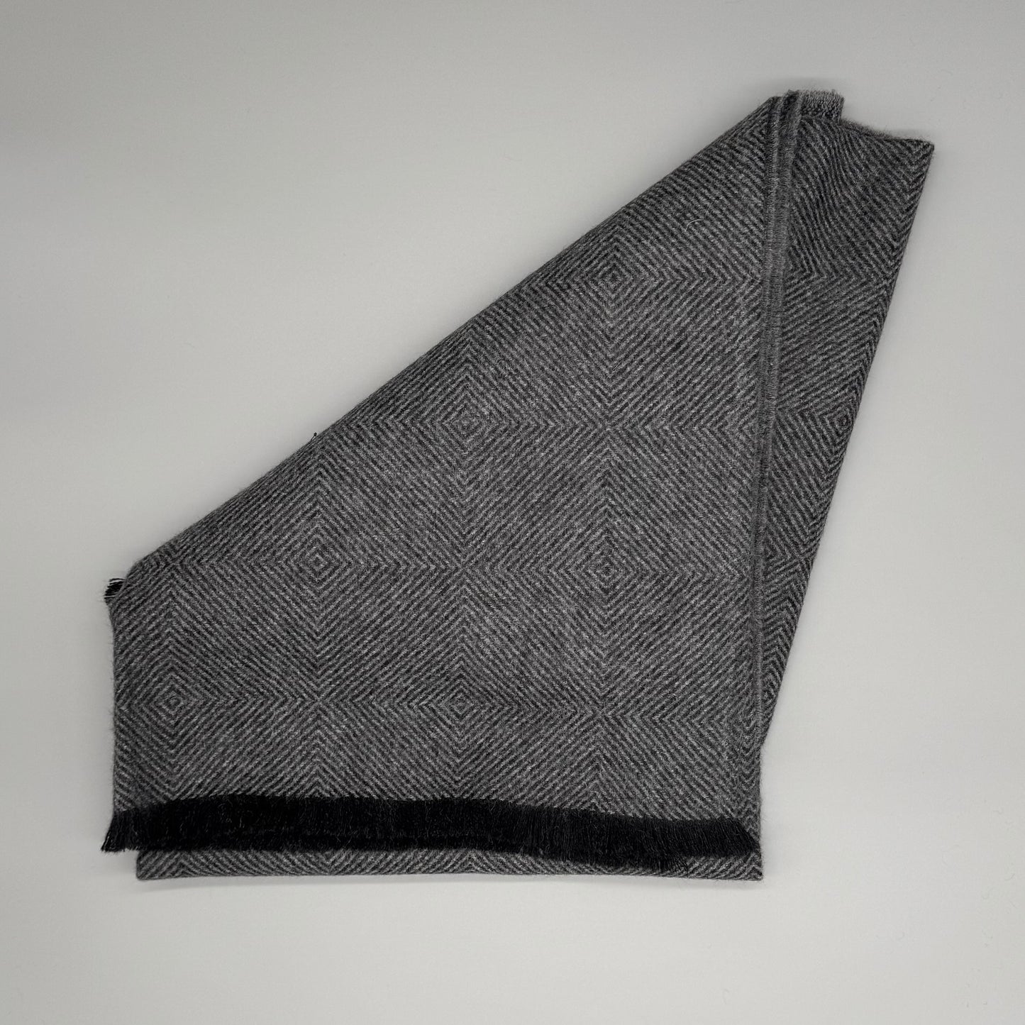Alpaka Tagesdecke aus 100% Babyalpaka Wolle – Weiche Couchdecke mit Diamantstruktur (135x185 cm)