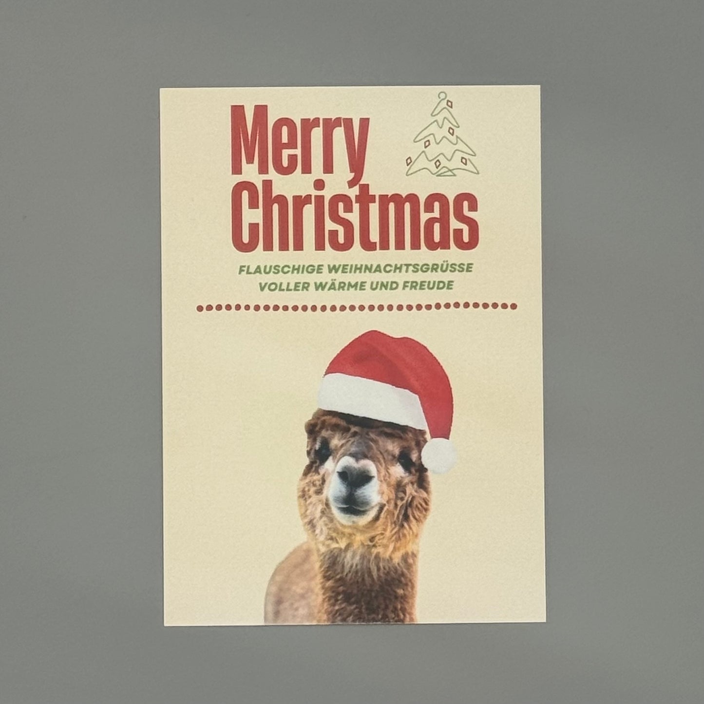 Weihnachtskarte mit süßem Alpaka-Motiv – Merry Christmas Postkarte mit Alpaka Greta