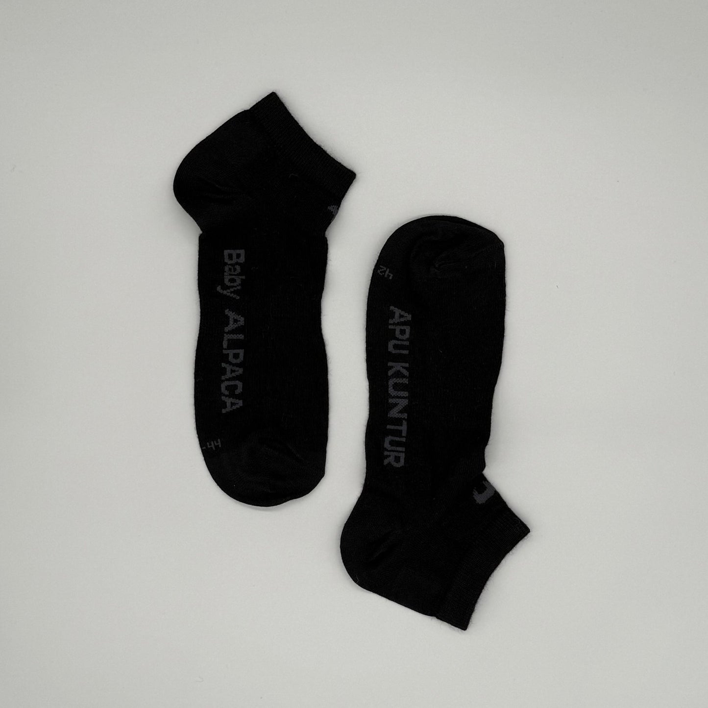 Alpakasocken in Schwarz aus 70% Baby Alpakawolle für Frühling und Sommer