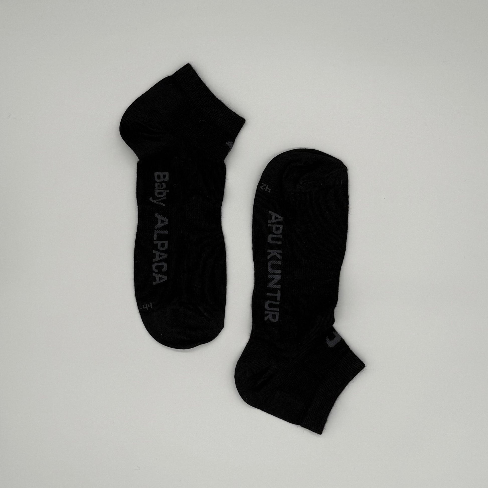 Alpakasocken in Schwarz aus 70% Baby Alpakawolle für Frühling und Sommer