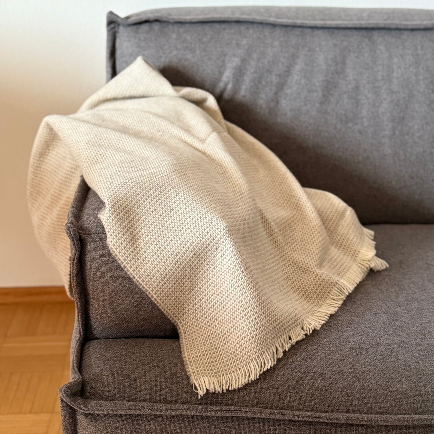 Moderne 130 x 180 cm Sofadecke Baby Alpaka Wolle (Beige, Grau)