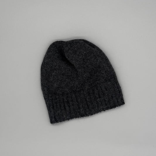 Alpaka Mütze aus 100 % Babyalpakawolle für Herren – Handgestrickt & Grau