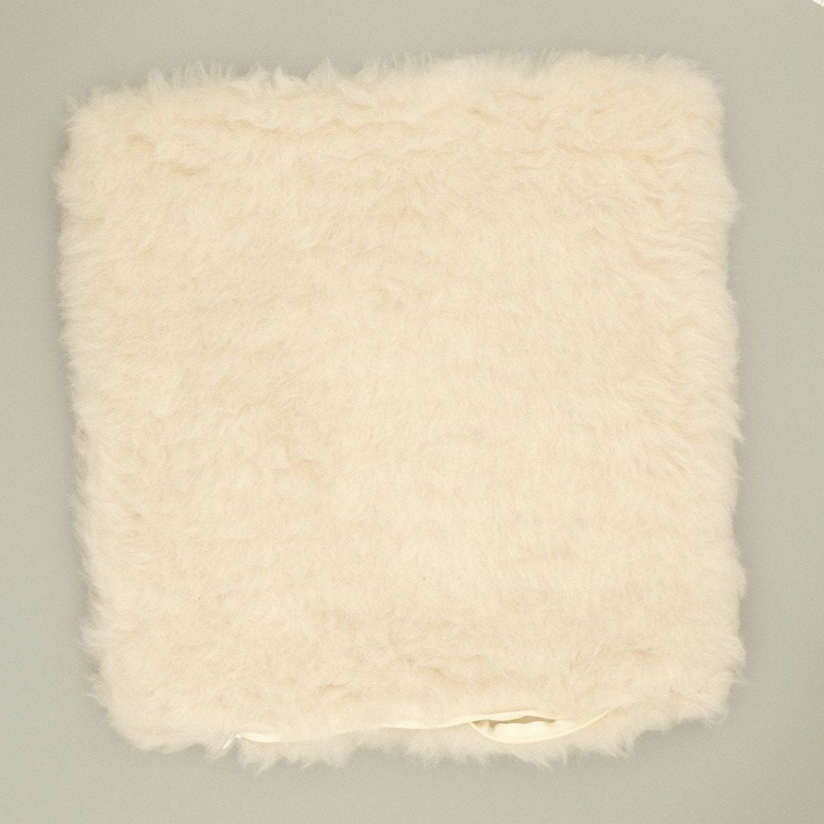 Fluffy cushion cover made of alpaca wool | 100% natural alpaca fur & 40x40cm | Available in brown or black