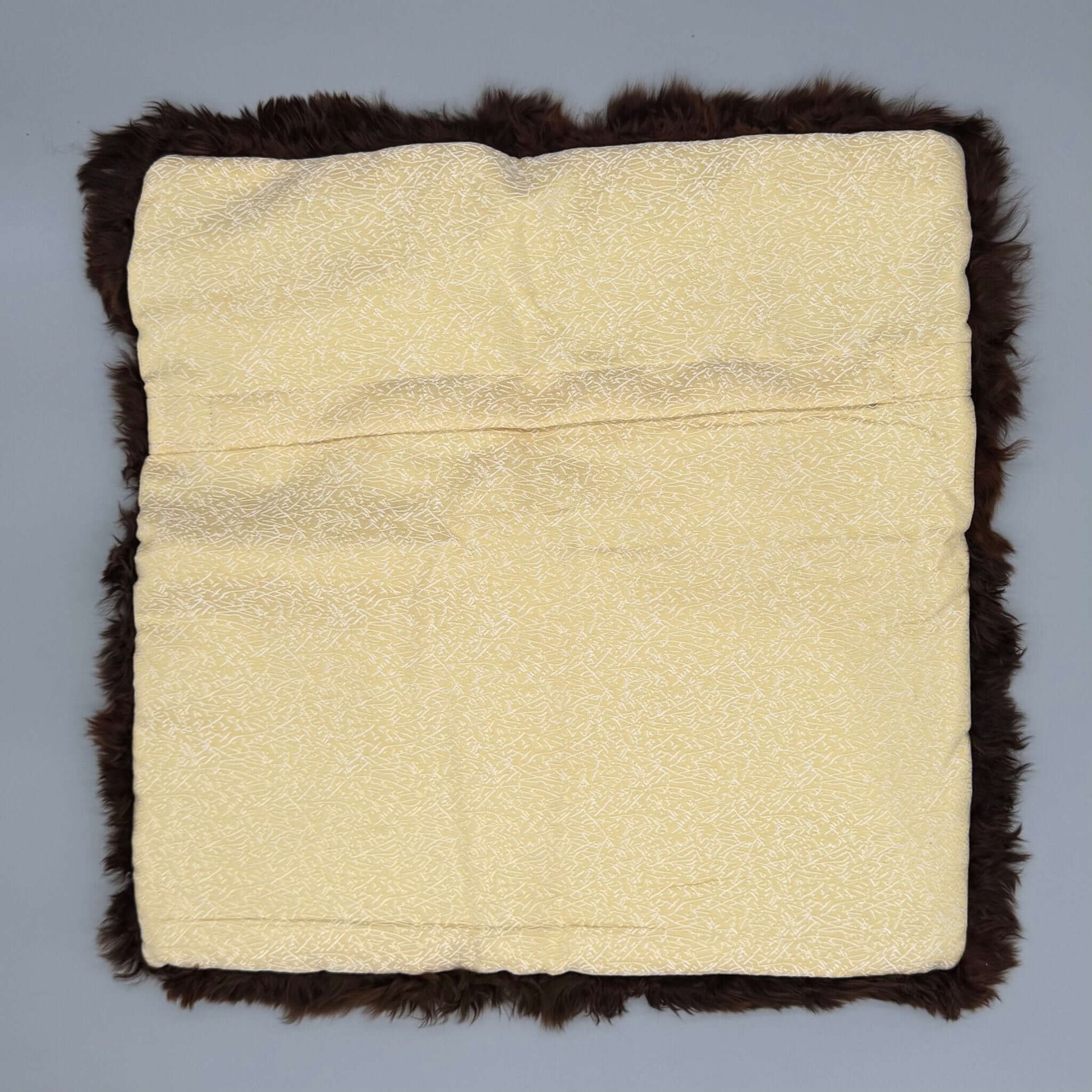 Alpaka Dekokissen 50x50 cm – eleganter Kissenbezug aus Alpakafell