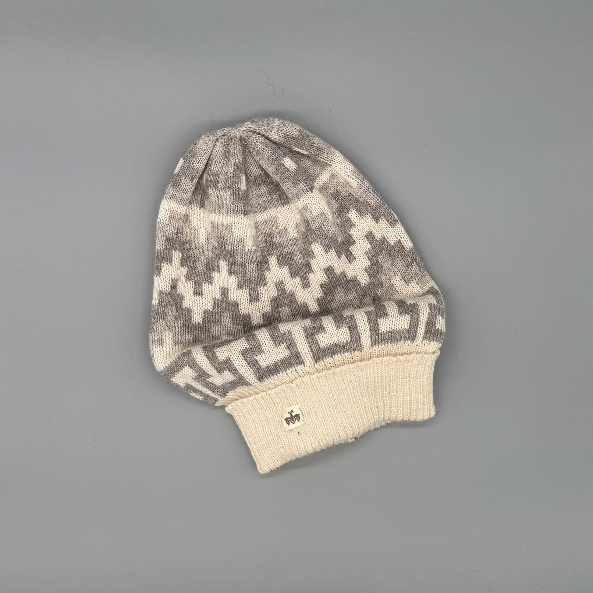 Hochwertige Alpaka Produkte wie diese Unisex Alpaka Mütze aus Alpakawolle im Alpakashop kaufen