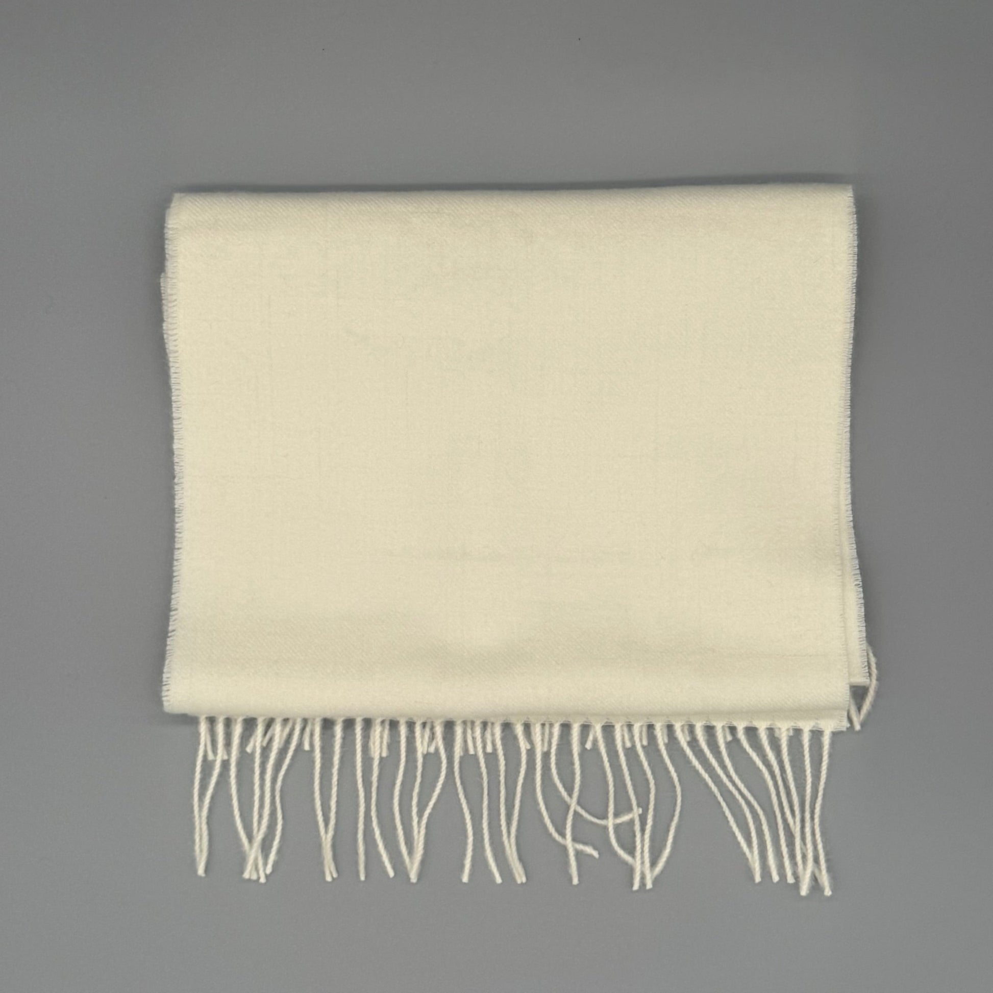 Weicher Alpaka Schal aus 100% Baby-Alpakawolle in Beige, 180x30 cm mit Fransen, für Damen und Herren.