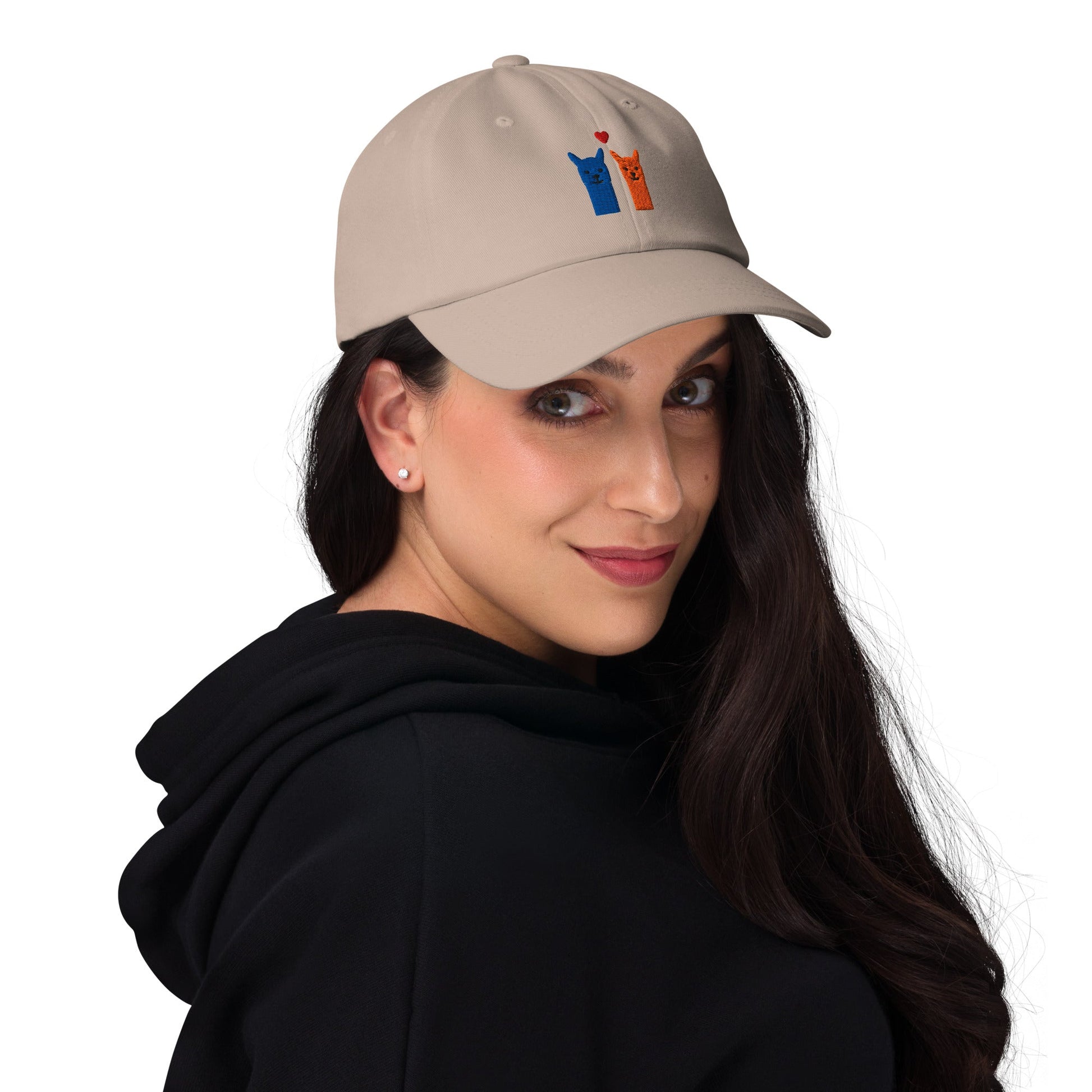 Verstellbare Cord-Cap mit alpaka-inspirierter Stickerei in Naturfarben