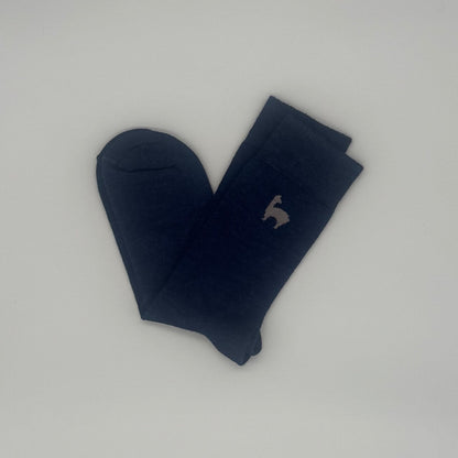 Alpakasocken aus Baby Alpakawolle in Dunkelblau mit Logo, nachhaltig und komfortabel für warme Füße.