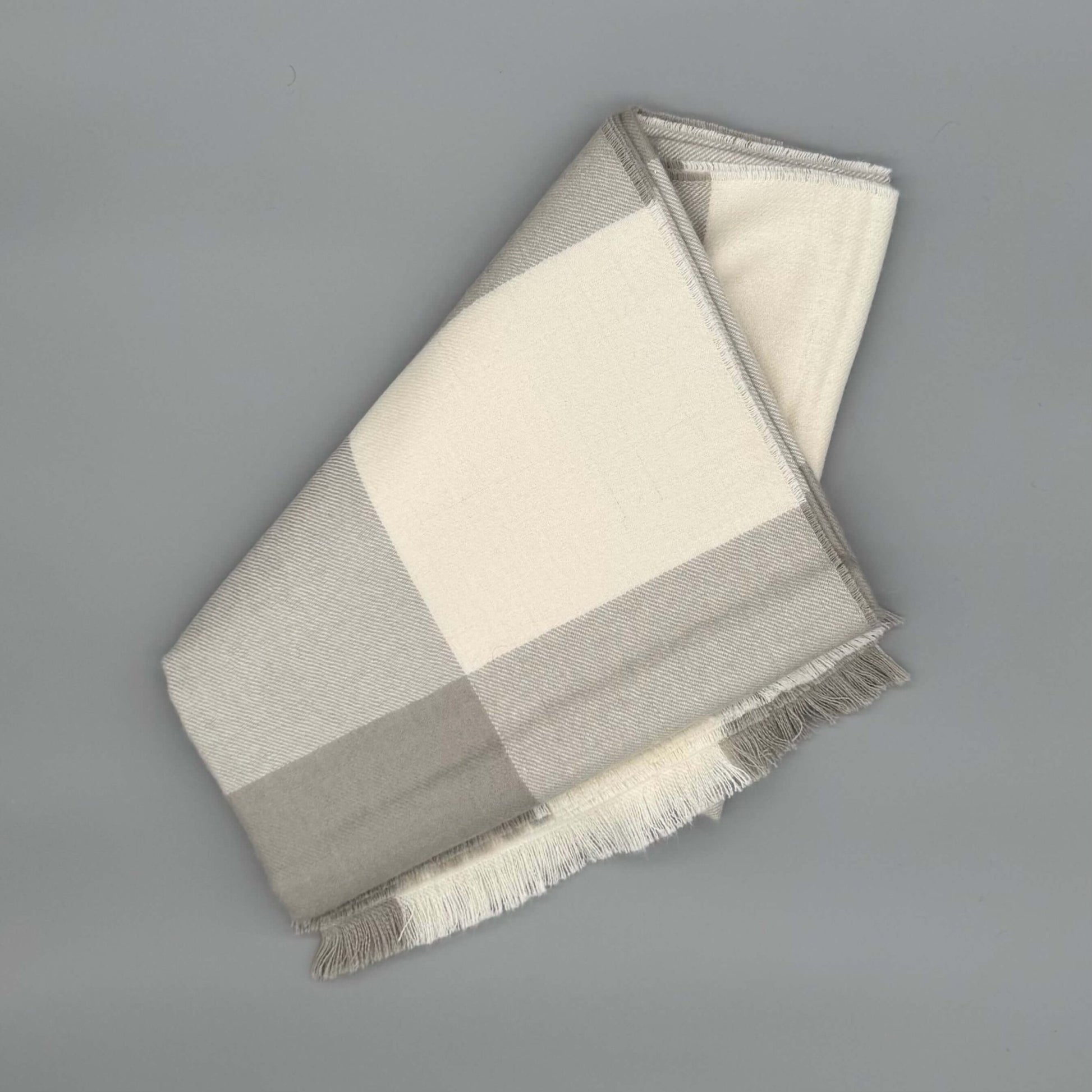 Feine Alpakawolle Kuscheldecke – Perfekt für Sofa & Bett