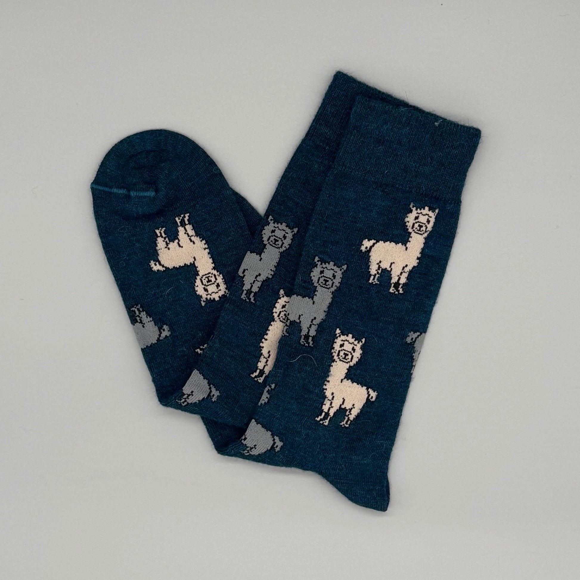 Bunte Alpaka Strümpfe aus Baby Alpakawolle mit süßem Alpaka-Motiv in Blau.