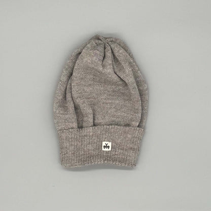 Grau wendbare Alpaka Mütze aus 100% Baby-Alpakawolle, unisex und modern, ideal für empfindliche Haut.