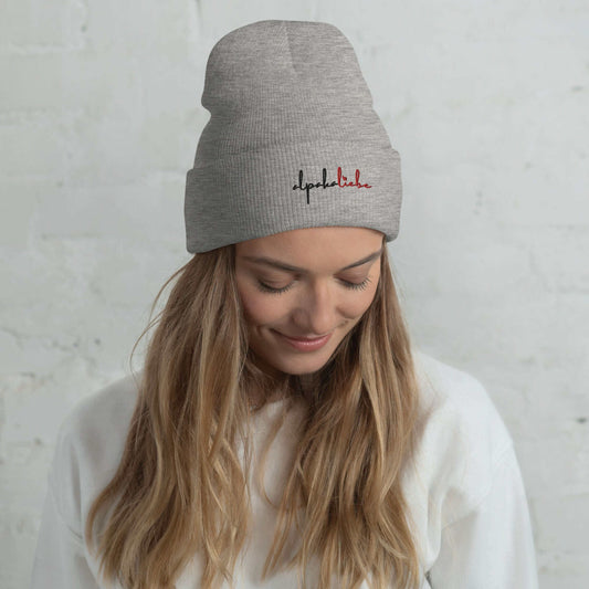 Kuschelige Alpaka Beanie mit Alpakaliebe Stickerei – 100% Turbo-Acryl