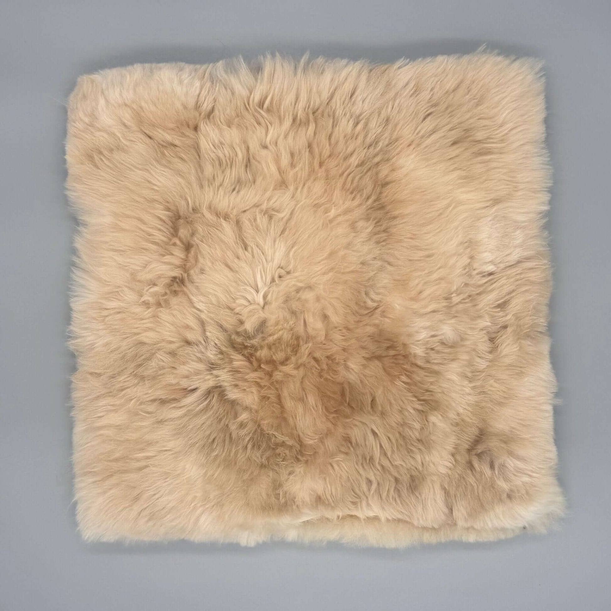 Beiger Alpaka-Fellkissenbezug 40×40 cm – beidseitig mit echtem Fell