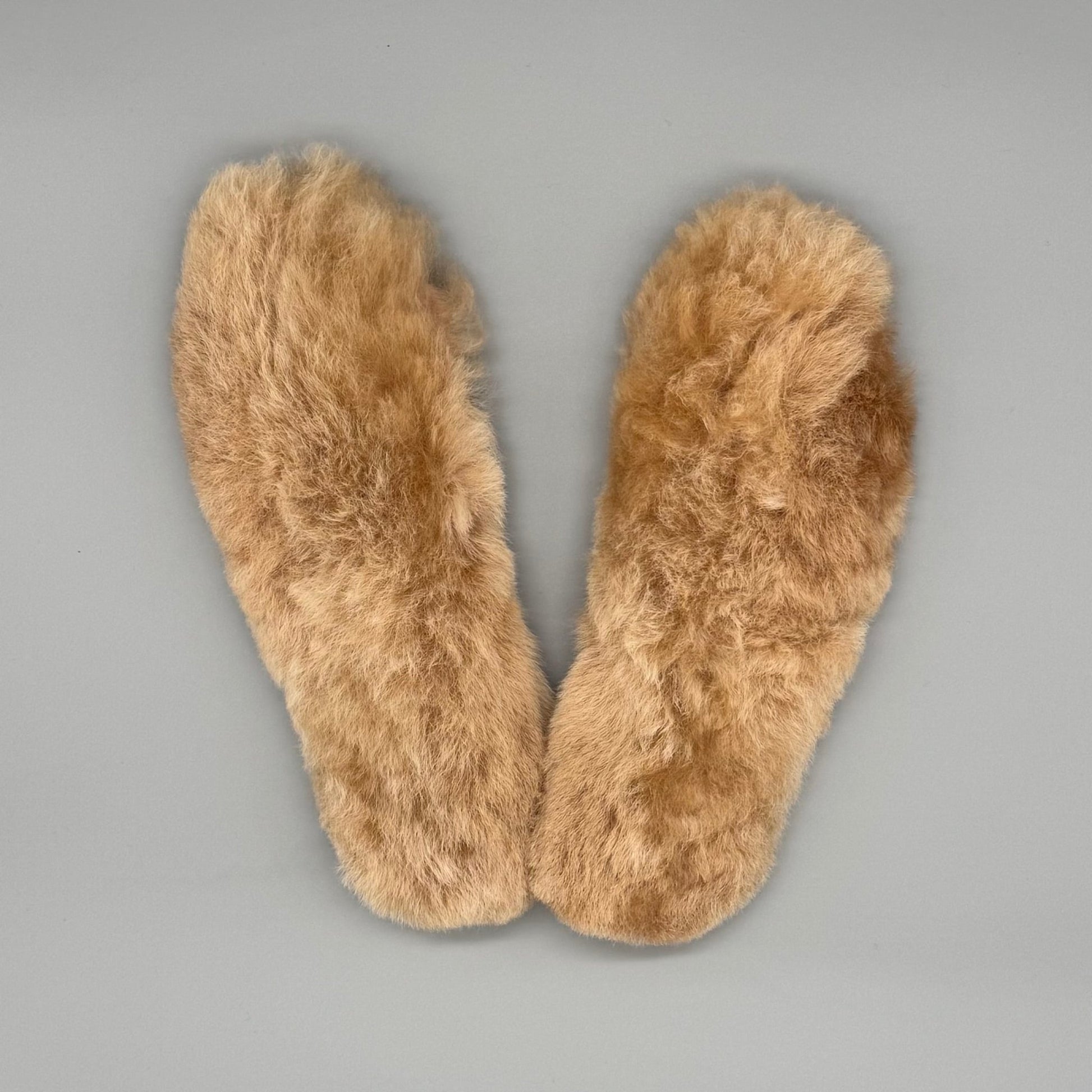 Thermo Alpaka Einlegesohlen – Flauschige Einlegesohlen aus 100% Baby-Alpakawolle für warme Füße.