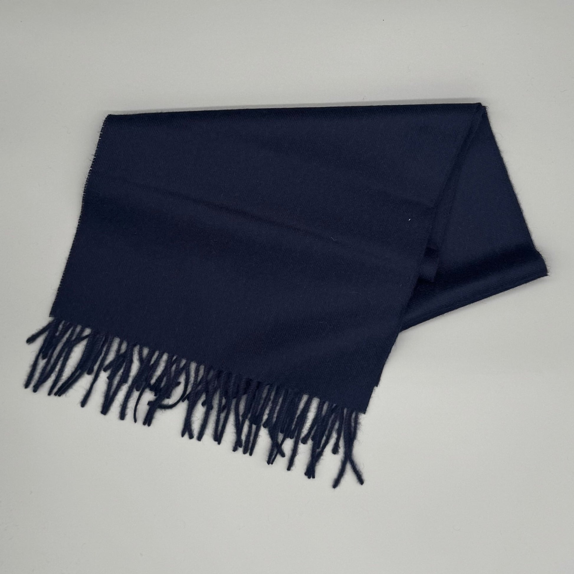 Weicher Alpaka Schal in Dunkelblau, aus 100% Baby-Alpakawolle für Damen & Herren, 180x30 cm.