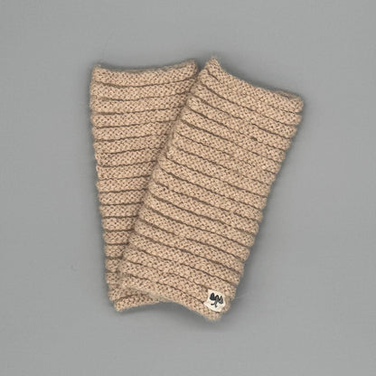 Alpaka Pulswärmer aus Baby-Alpakawolle im Röllchenmuster in Beige, modernes Design und weiches Tragegefühl.