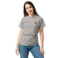 Süßes graues Unisex T-Shirt mit Alpaka Emoji Stickerei auf der Brust, perfekt für Alpaka-Fans.