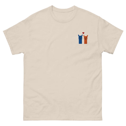 T-Shirt mit handgesticktem Alpaka-Motiv und Herzsymbol auf weißem Baumwollstoff