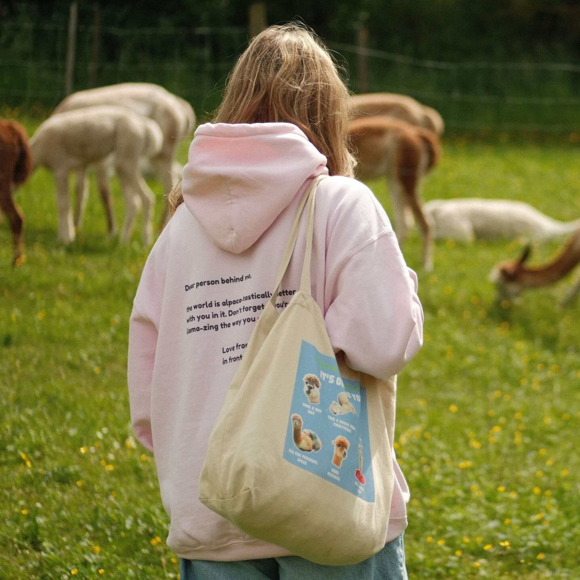 Alpaka Stoffbeutel mit lustigen Alpaka Bildern als süße Geschenkidee für Tierfans