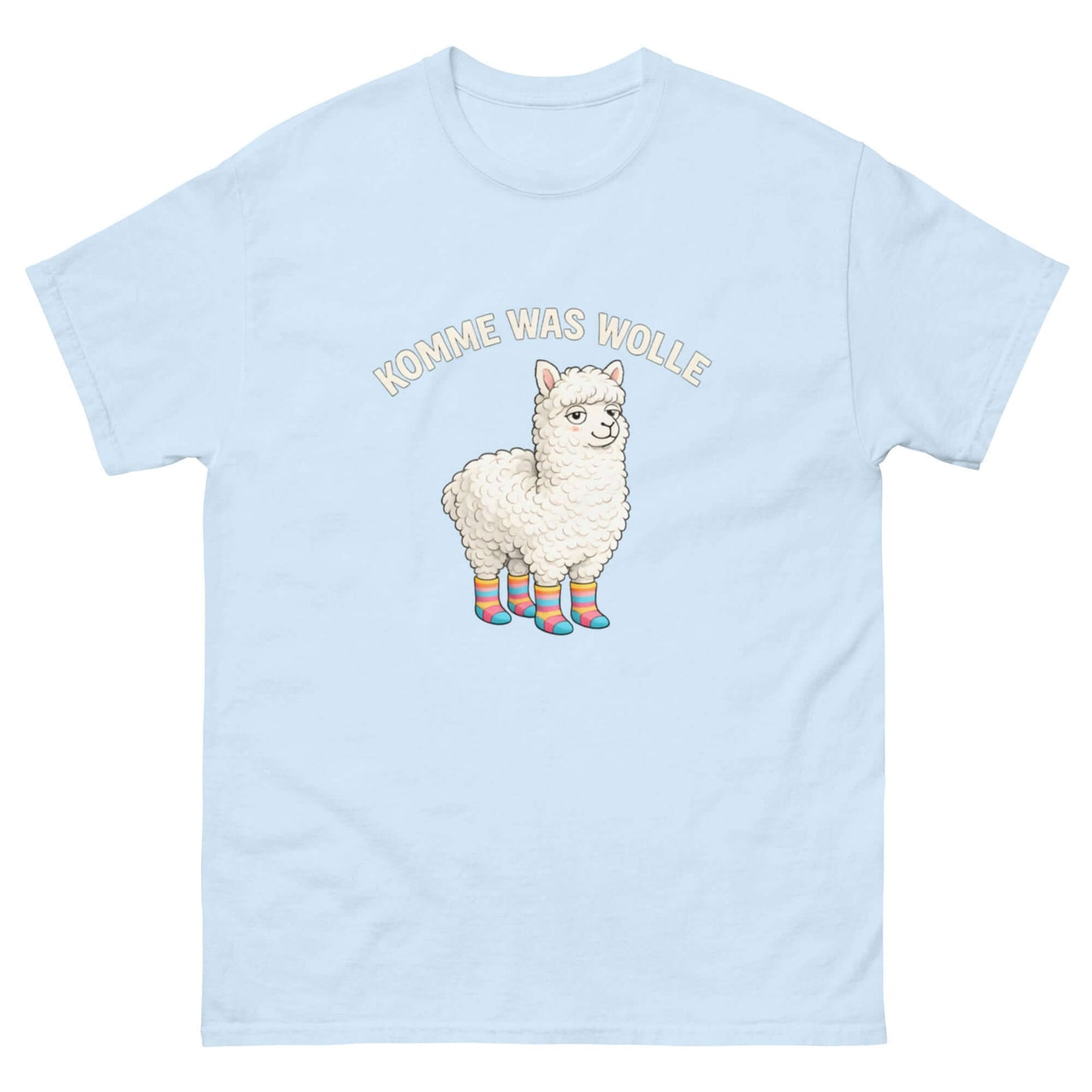 Lustiges Alpaka Cartoon T-Shirt "Komme was Wolle" auf himmelblauem Hintergrund.