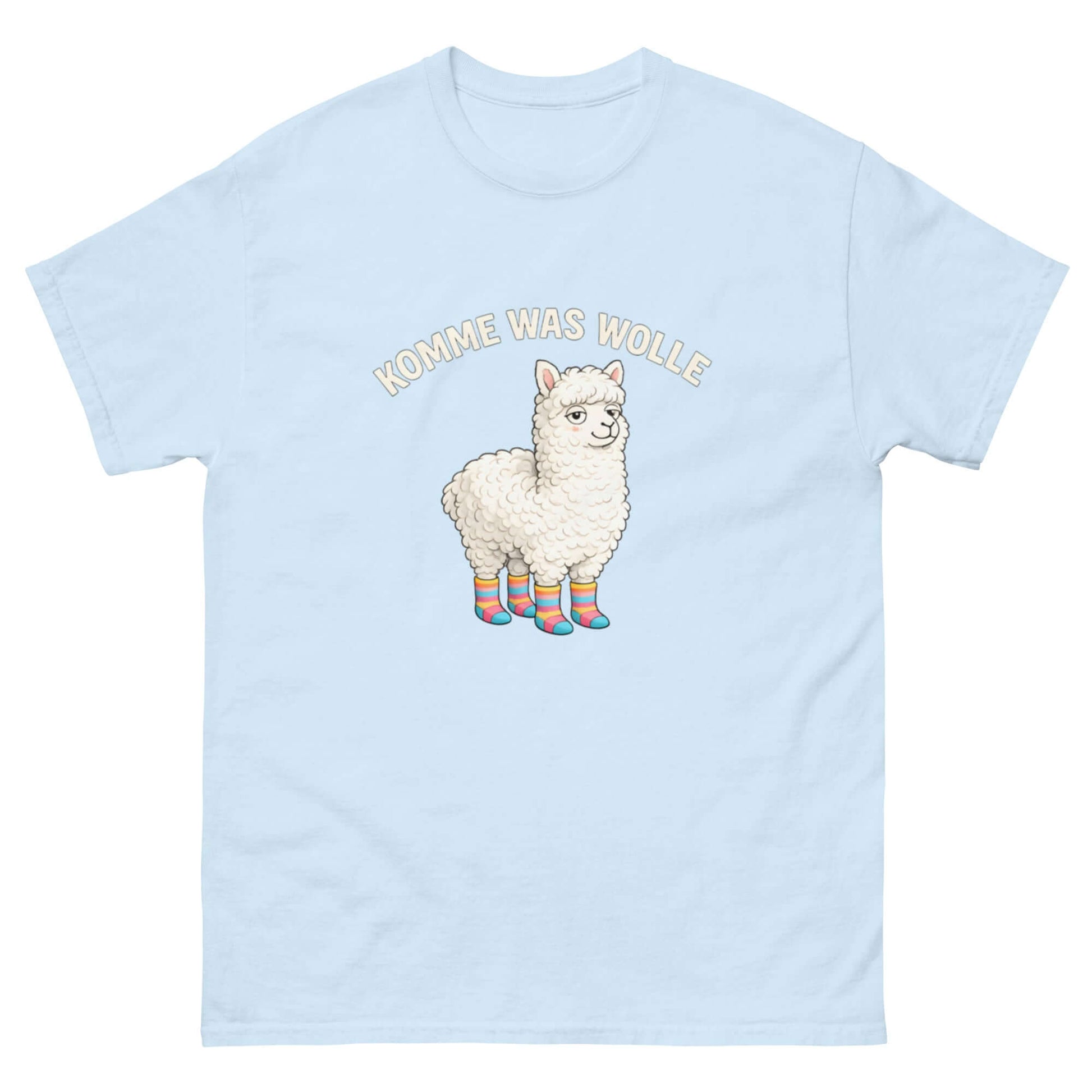 Lustiges Alpaka Cartoon T-Shirt "Komme was Wolle" auf himmelblauem Hintergrund.
