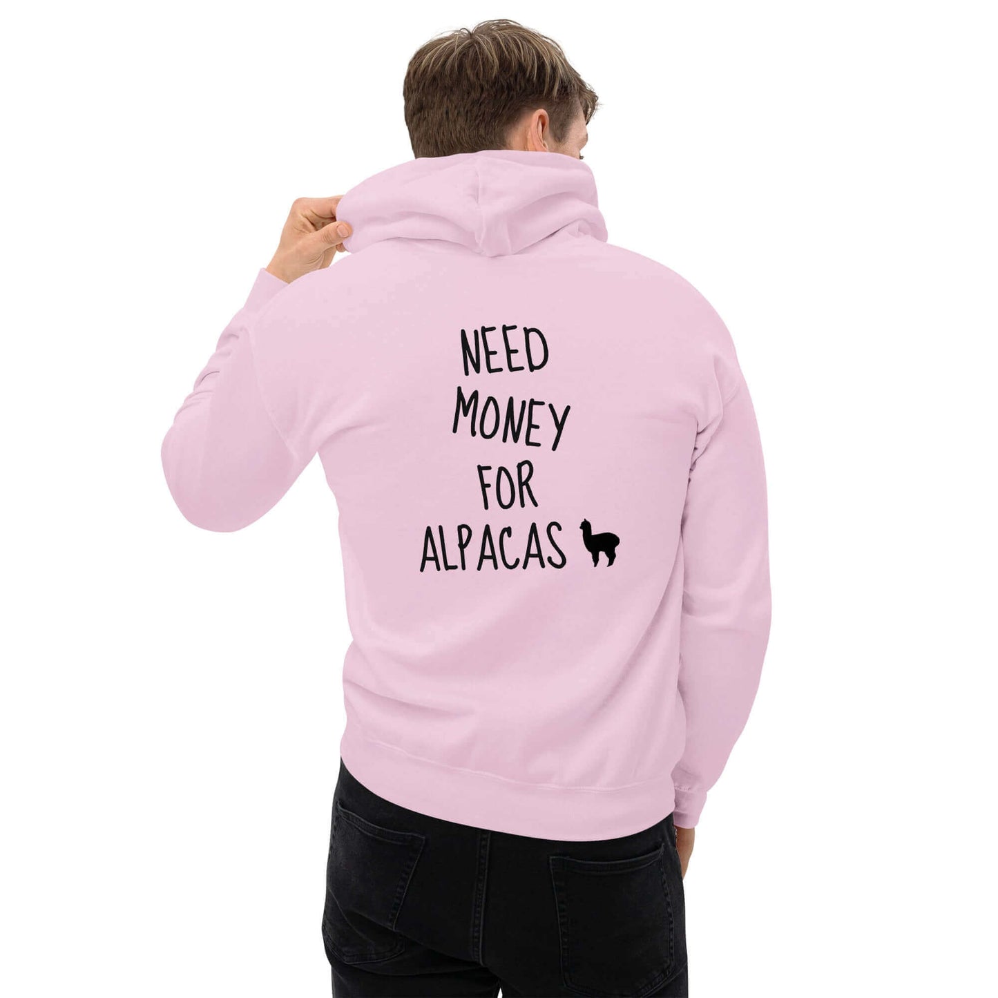 Mann trägt rosa Unisex Kapuzenpullover mit Spruch "Need money for alpacas" hinten – Alpaka-taktisches Design, perfekte Alpaka Geschenkidee