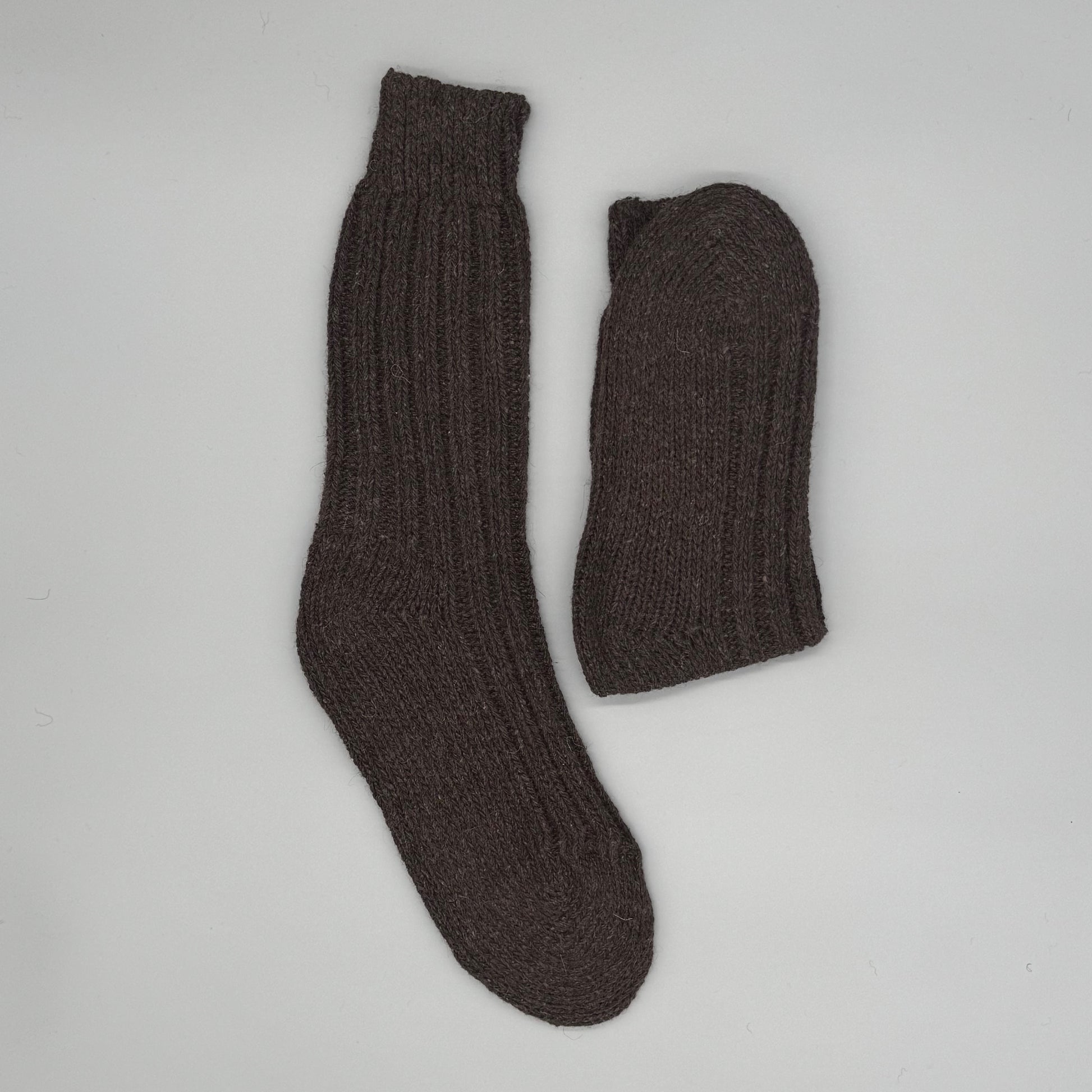 Dicke Alpaka Stricksocken in Braun – beste Socken für kalte Füße, aus 92% Alpakawolle für optimale Wärme und Komfort.